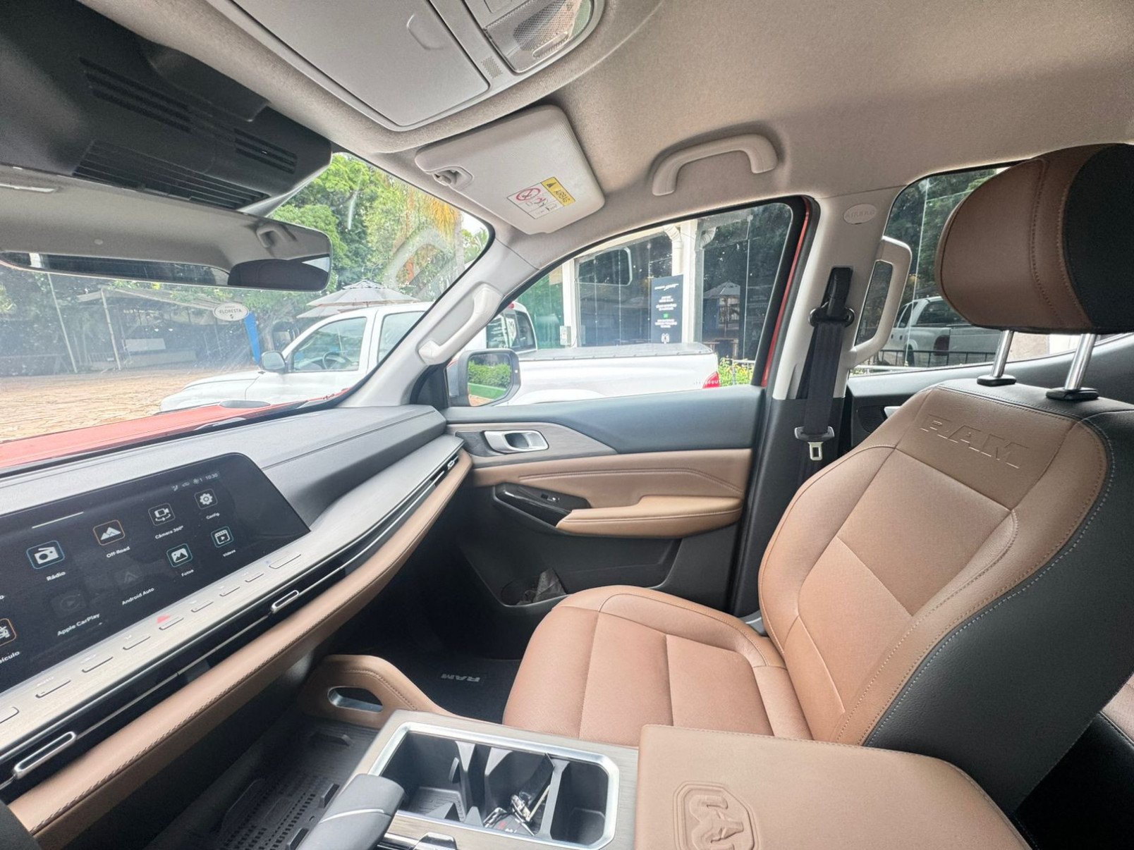 RAM Dakota Laramie é picape média 