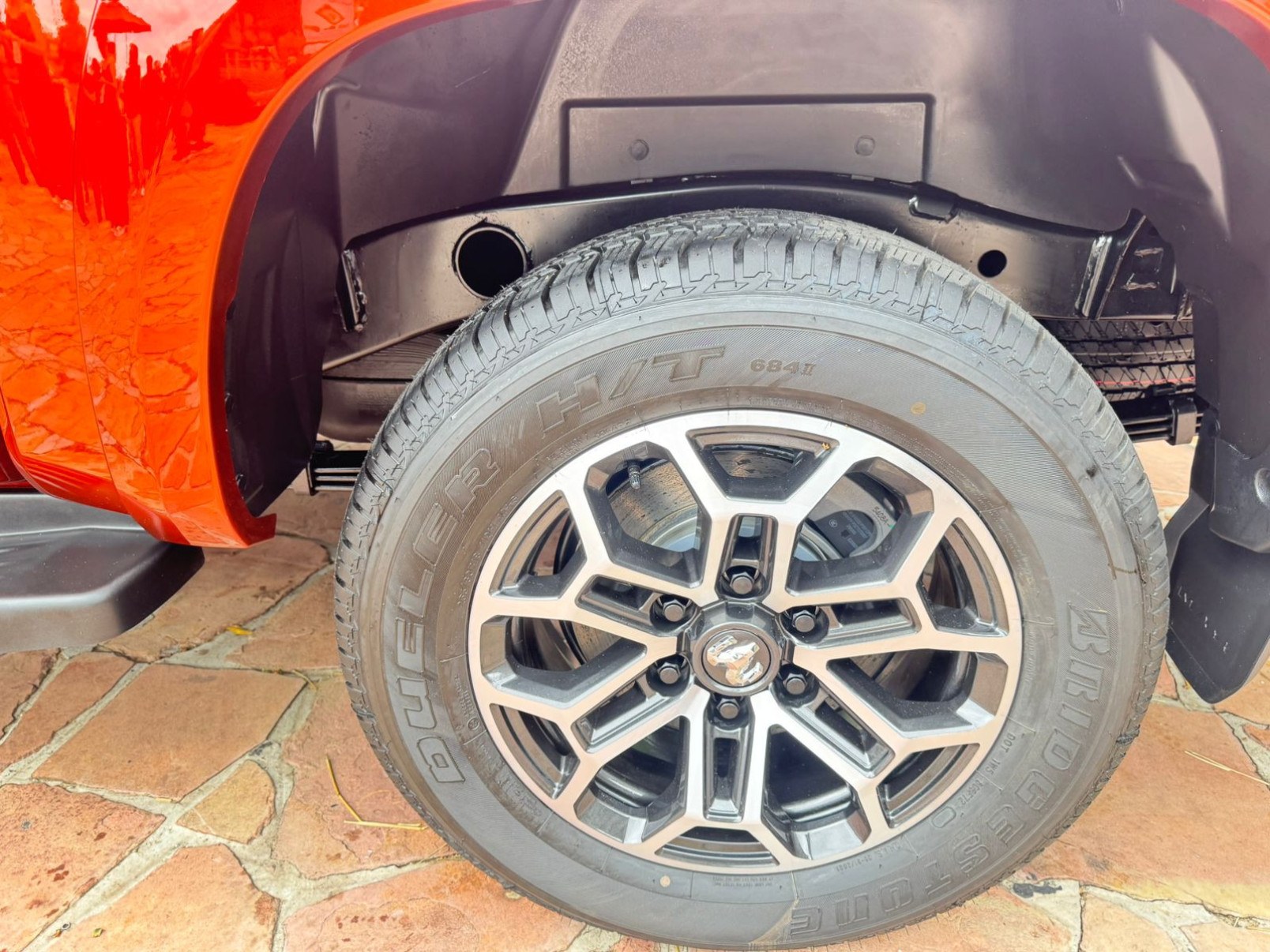 RAM Dakota Laramie é picape média 