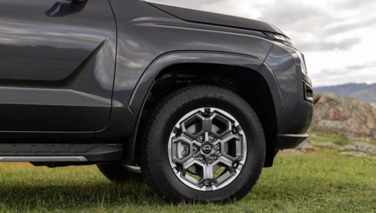 As rodas da picape são aro 17