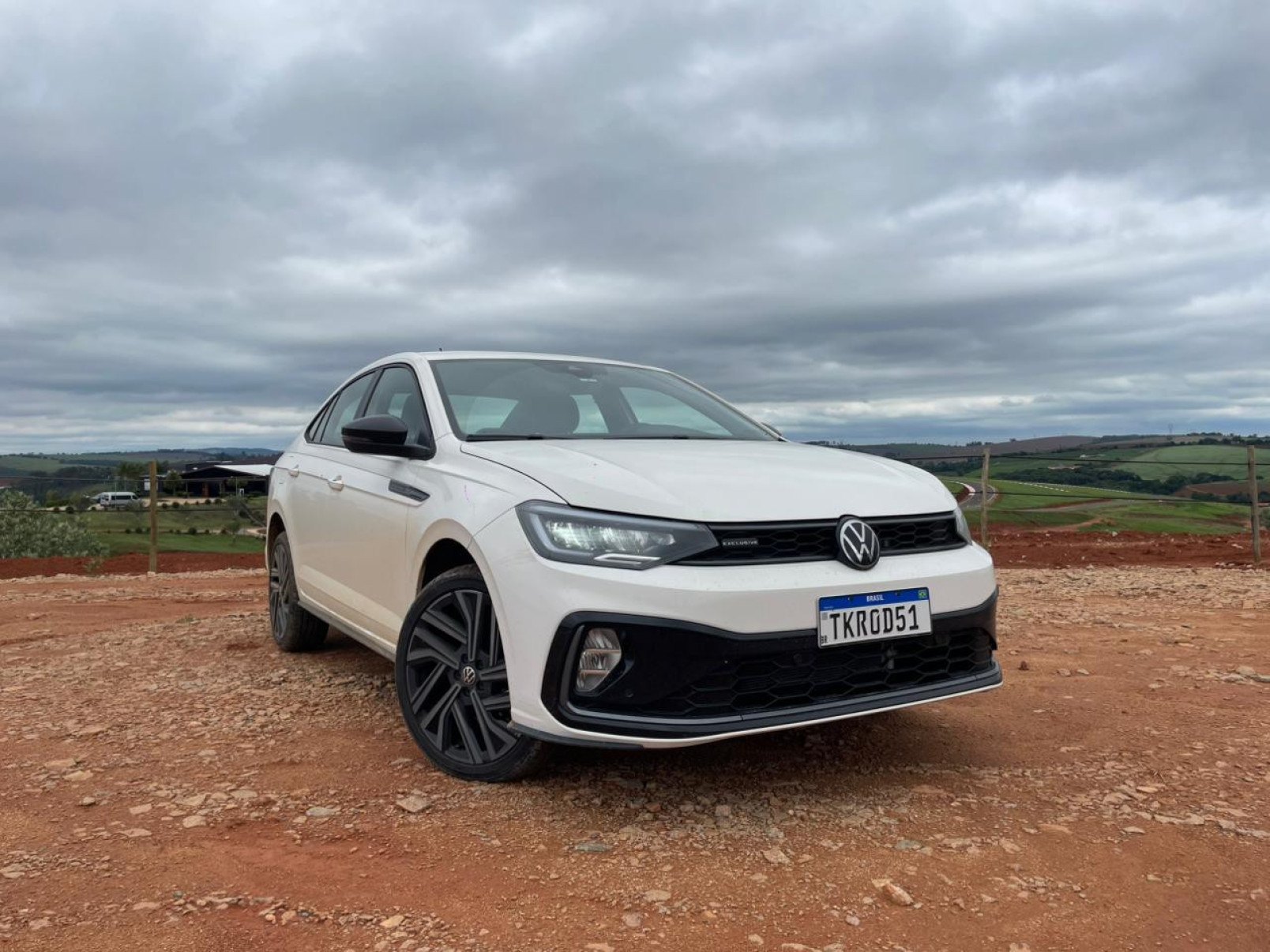 VW Virtus Exclusive: o topo de linha que ainda segura bem o jogo dos sedans