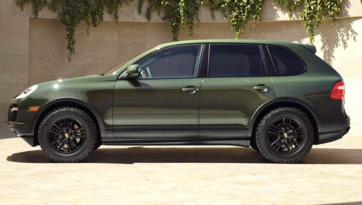 Os pneus são All Terrain, ou seja, servem tanto para o asfalto quanto para a terra