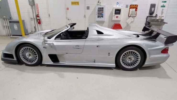 Mercedes CLK GTR é extremamente rara  -  (crédito: Divulgação/FBI)