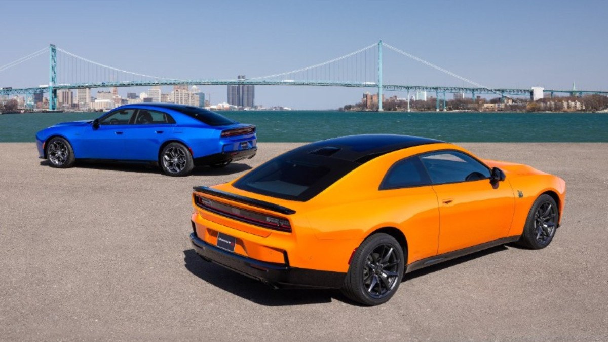 O novo Dodge Charger Scat Pack é vendido em duas versões, uma com 2 portas e 4 portas