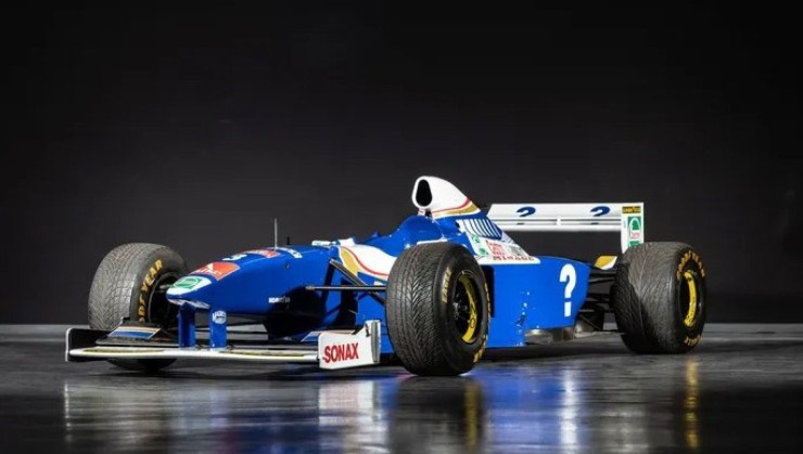 Williams-Renault FW19 utilizado na temporada de 1997, o modelo mais caro do leilão partindo de 800 mil euros (R$ 4,9 milhões)