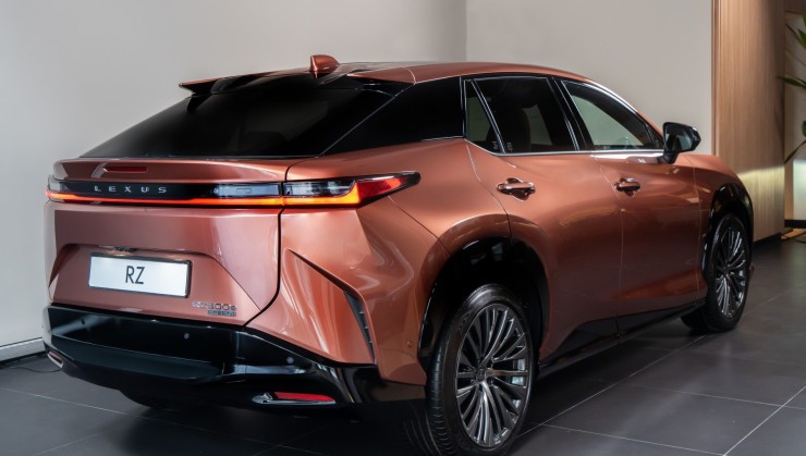 O RZ 500e possui 6 cores disponíveis: Branco Pérola, Cinza Cromo, Prata Iridium, Preto Grafite, Azul Eter e Bronze