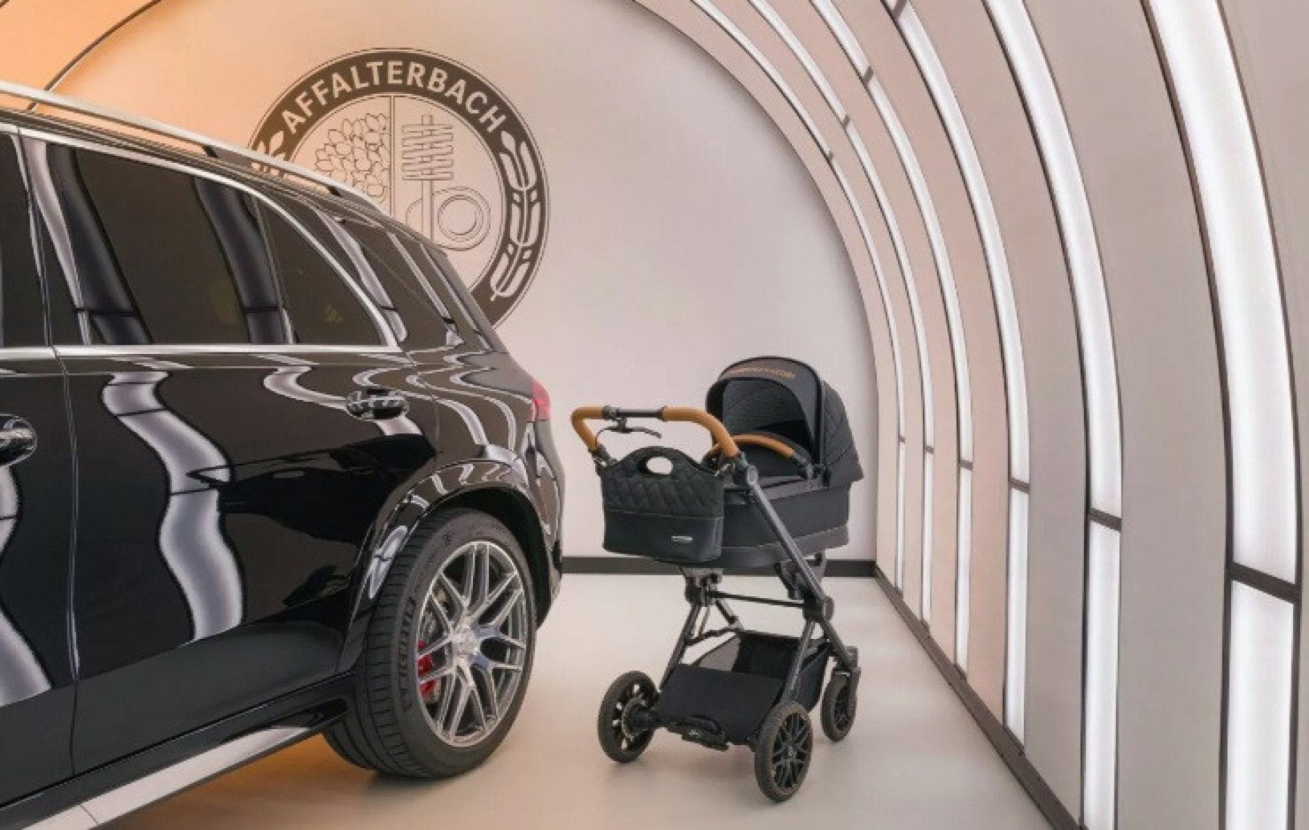 Carrinho da bebê da Mercedes custa até R$ 12 mil