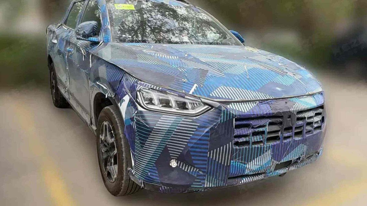 Picape média da BYD é vista camuflada