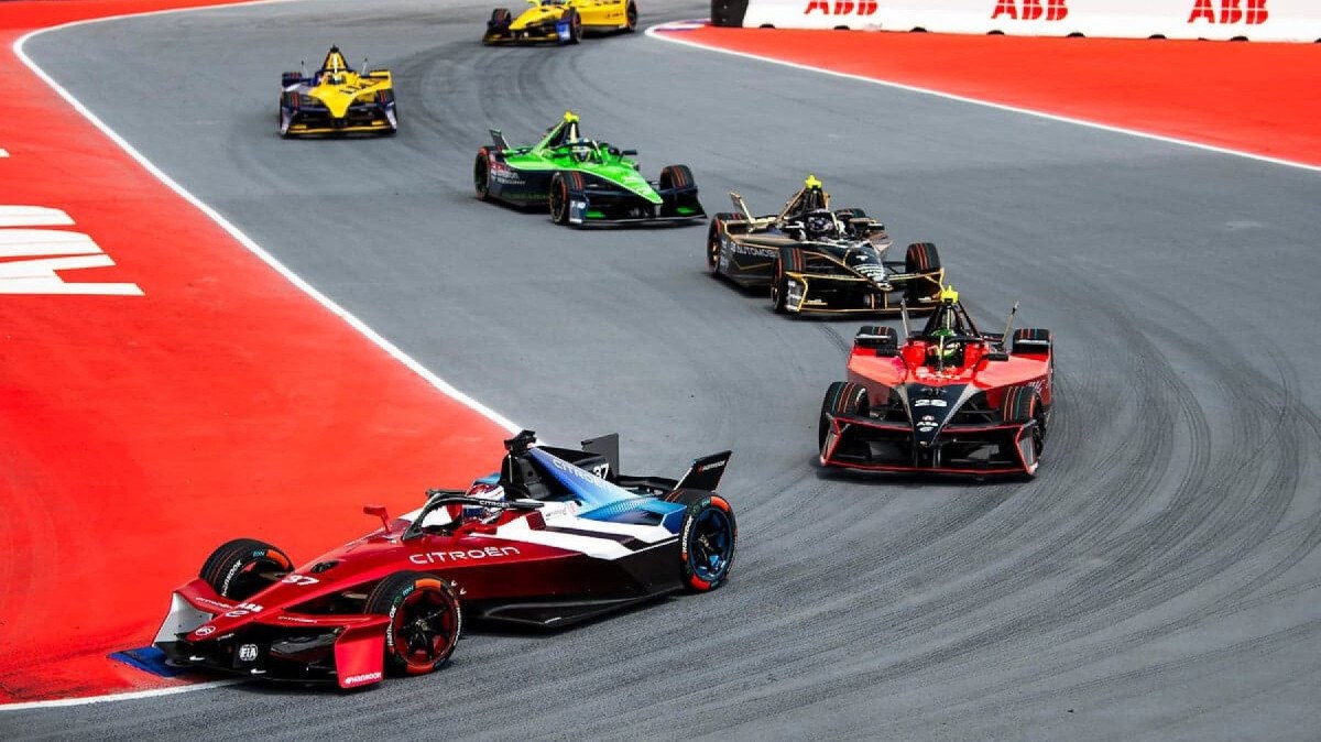 Nick Cassidy durante o ePrix de São Paulo