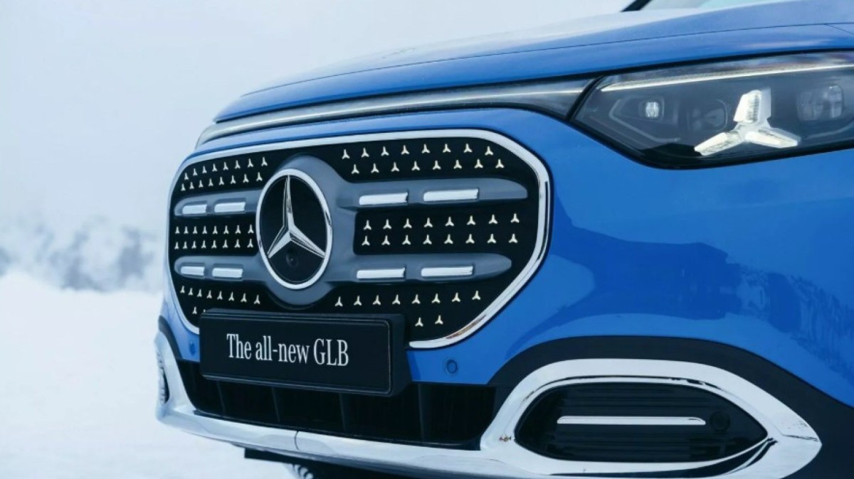Os DRLs contam com um formato de estrela, assim como a logo da Mercedes