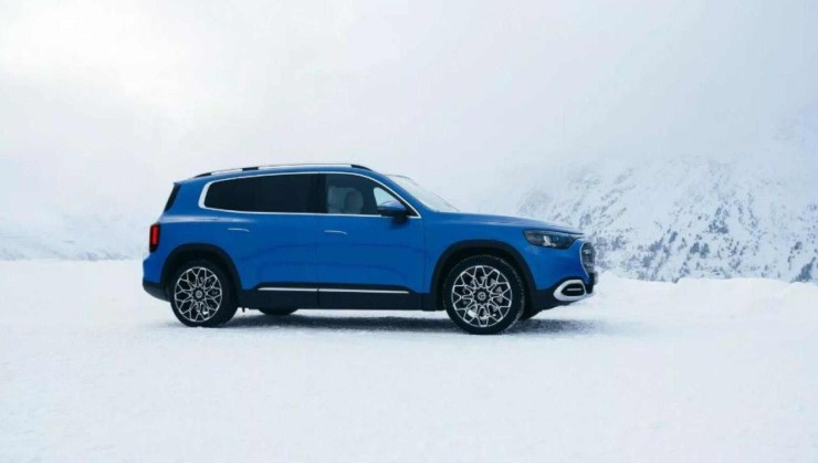 O entre-eixos do modelo ficou cerca de 6 cm maior, saindo de 2,82m para 2,88m