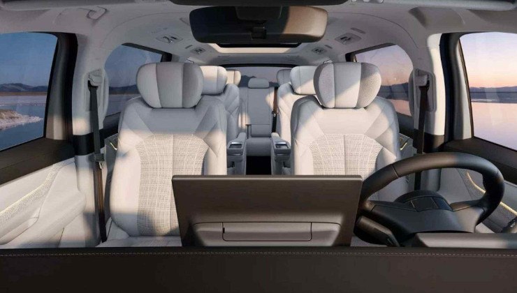 A V900 possui duas op&ccedil;&otilde;es, sendo uma com 6 lugares e outra com 8