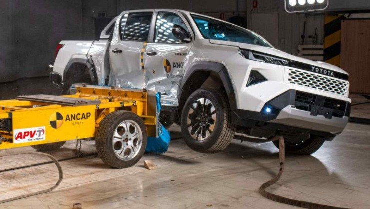 Toyota Hilux recebe nota máxima em segurança para adultos, crianças e pedestres -  (crédito: ANCAP/Divulgação)