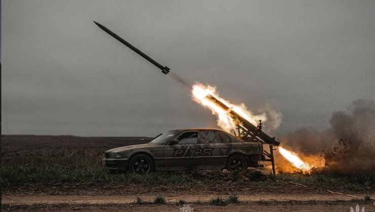 BMW convertida em lan&ccedil;ador de m&iacute;sseis pelas for&ccedil;as ucranianas -  (crédito: Reprodu&ccedil;&atilde;o/X)