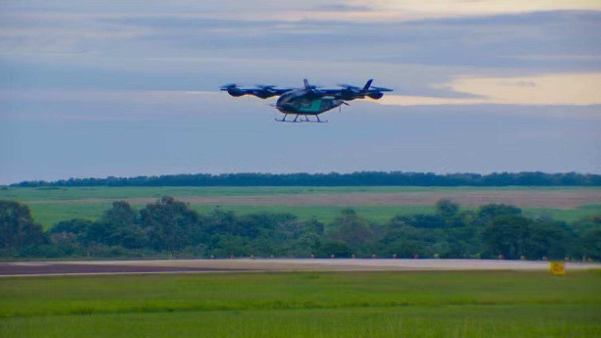 Carro voador da Embraer faz seu primeiro teste no Brasil