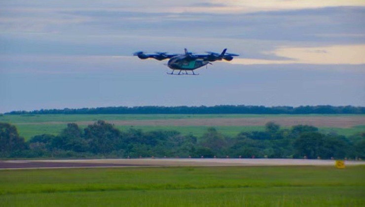 Carro voador da Embraer faz seu primeiro teste no Brasil -  (crédito: Divulgação/EVE)