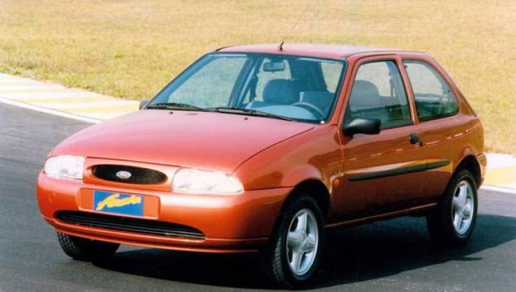 Primeira gera&ccedil;&atilde;o a ser montada no Brasil; vers&atilde;o CLX vinha com motor Zetec 1.4 16v