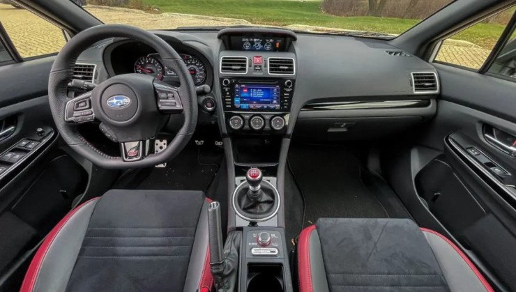 Interior do Subaru WRX STI 2020