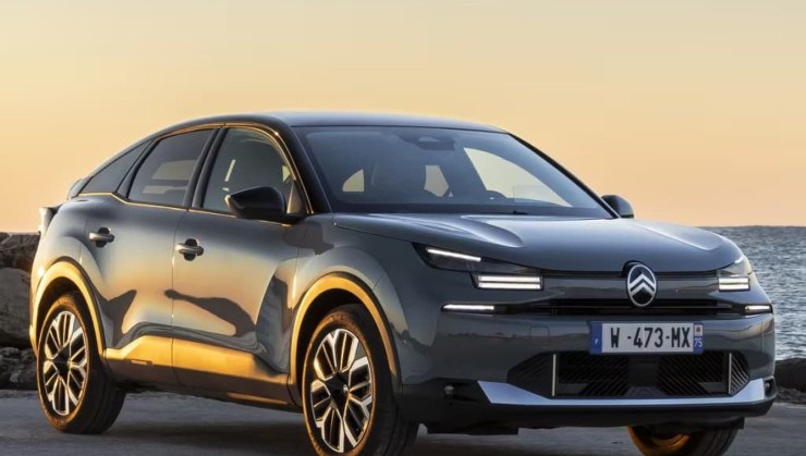 Citro&euml;n C4 Hybrid possui visual similar ao do C5