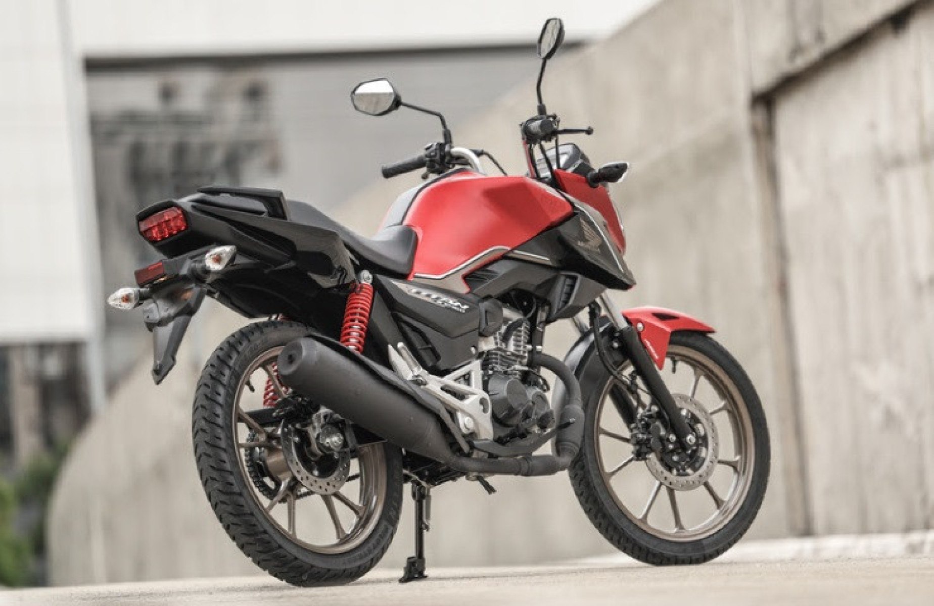 Honda CG 160 vermelha