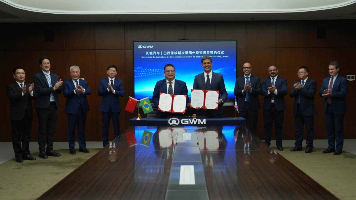 Representando da GWM assianndo acordo