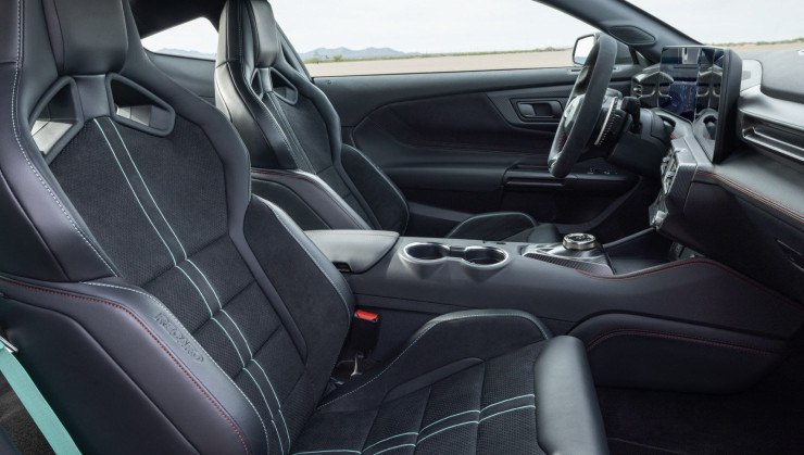 Interior do Ford Mustang Dark Horse SC 2026