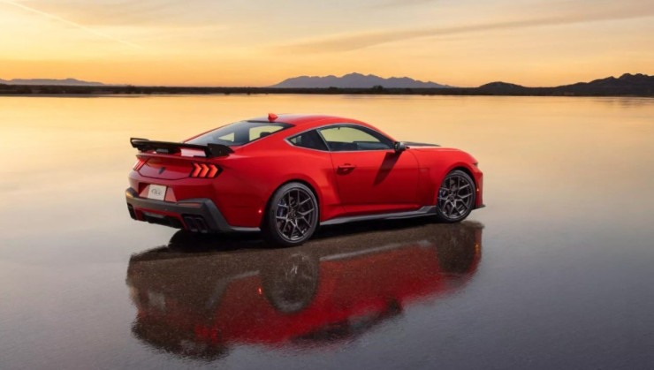 O modelo segue a cartilha do GTD, por&eacute;m sem o visual extremamente agressivo