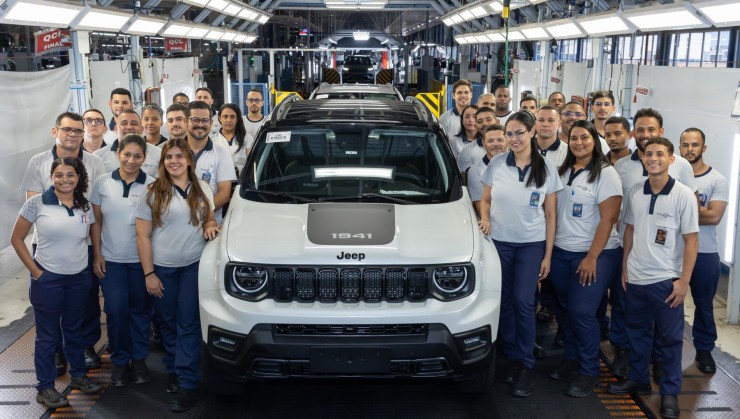 Jeep Renegade alcan&ccedil;a 700 mil unidades produzidas no Brasil -  (crédito: Divulga&ccedil;&atilde;o/Stellantis)