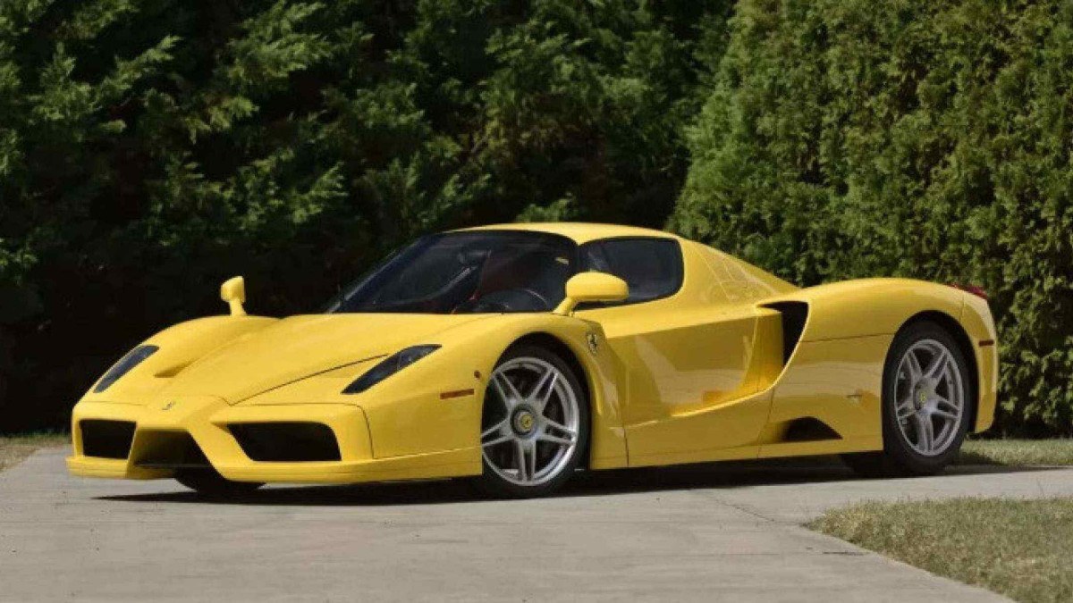 Ferrari Enzo de lado