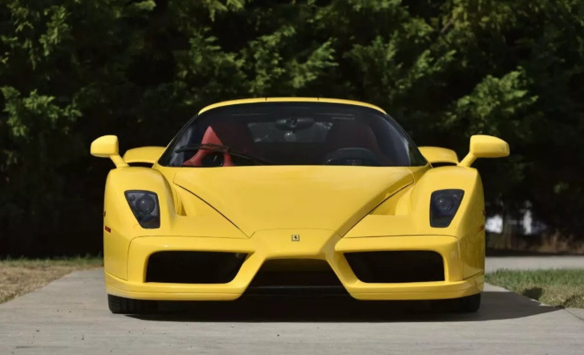 Ferrari Enzo leiloado por R$ 95,5 milh&otilde;es