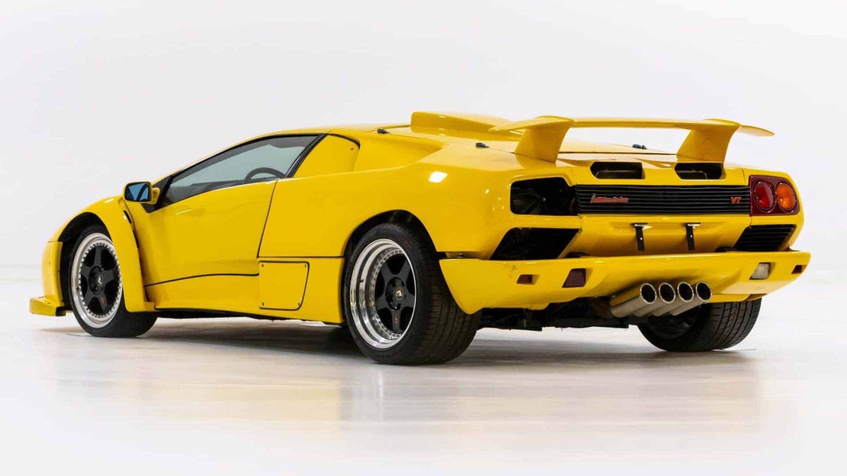 Lamborghini Diablo foi usado como mula de testes no desenvolvimento do motor W16