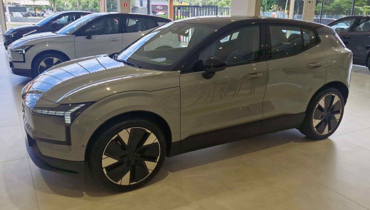 Volvo EX30 tem tamanho ideal para uso urbano