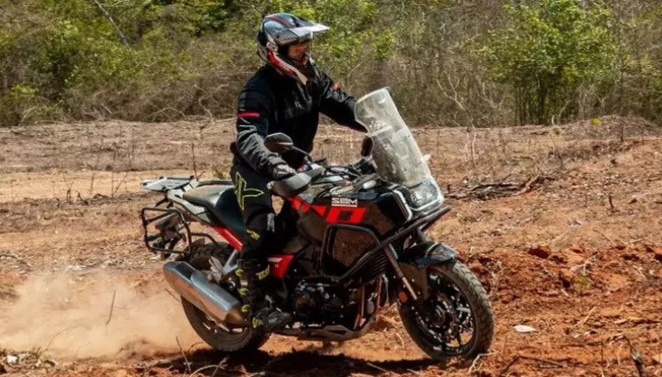 Shineray lança nova SBM 400ss no Brasil; veja preço, motor e mais