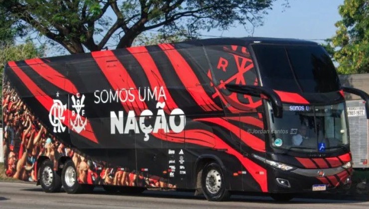 Ônibus do Flamengo é fruto de parceria com o Grupo Guanabara -  (crédito: Reprodução/Flamengo)