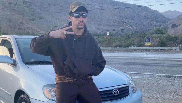 Bad Bunny e o Toyota Corolla