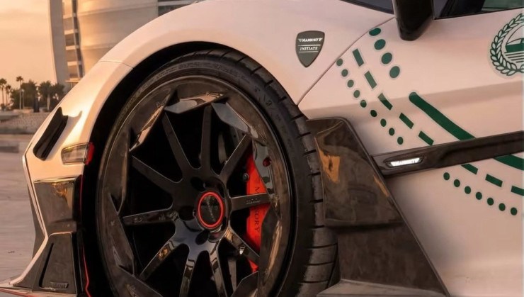 Lamborghini Revuelto se torna superviatura em Dubai