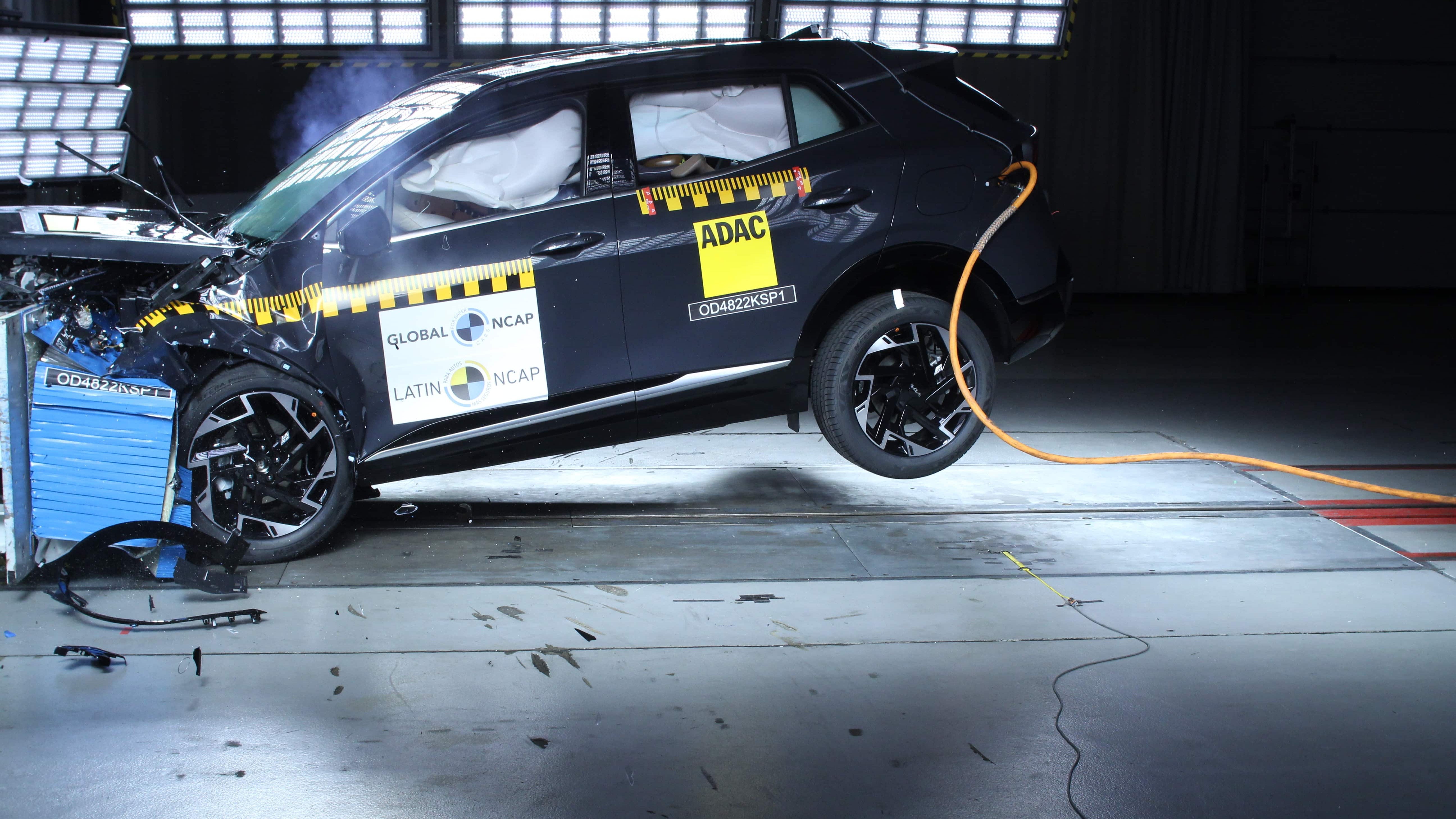 Ve&iacute;culo em teste de colis&atilde;o, ilustrando os rigorosos padr&otilde;es de seguran&ccedil;a avaliados pelo Latin NCAP para as cobi&ccedil;adas cinco estrelas -  (crédito: Latin NCAP/Divulga&ccedil;&atilde;o)