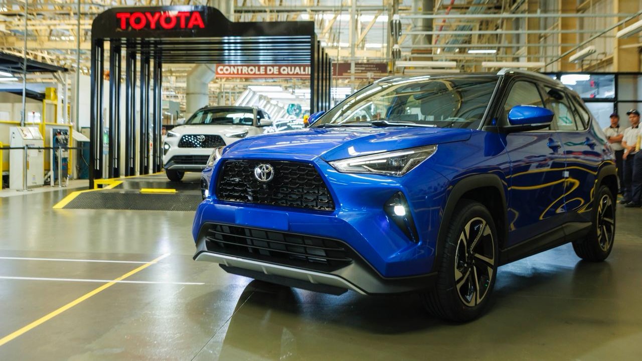 O Toyota Yaris Cross, produzido no Brasil, pronto para o mercado, com sua tecnologia h&iacute;brida-flex e foco em efici&ecirc;ncia. -  (crédito: Divulga&ccedil;&atilde;o/Toyota)