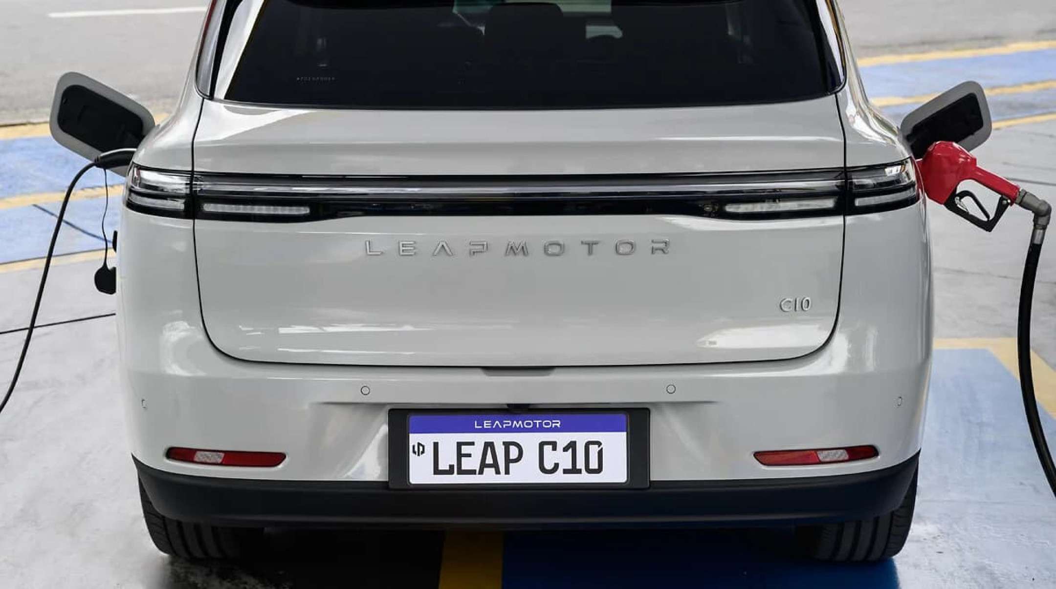 Leapmotor C10 híbrido, à venda no Brasil, ganha prêmio na Europa