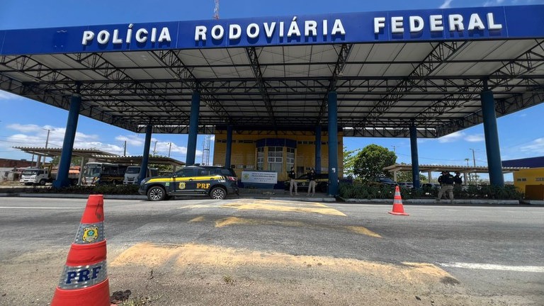 A Pol&iacute;cia Rodovi&aacute;ria Federal (PRF) intensificou a fiscaliza&ccedil;&atilde;o nas rodovias durante a Opera&ccedil;&atilde;o Carnaval 2026, com foco na seguran&ccedil;a e preven&ccedil;&atilde;o de acidentes. -  (crédito: Divulga&ccedil;&atilde;o/PRF)