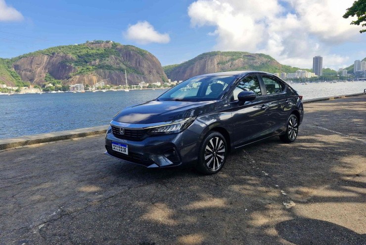 Honda City Touring na cor Cinza Basalto Met&aacute;lico fotografado no Rio de Janeiro