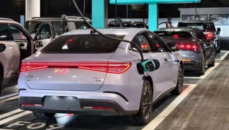 Carregadores ultra velozes da BYD prometem revolucionar mobilidade el&eacute;trica na China -  (crédito: Reprodu&ccedil;&atilde;o/Car News China/BYD Fans)