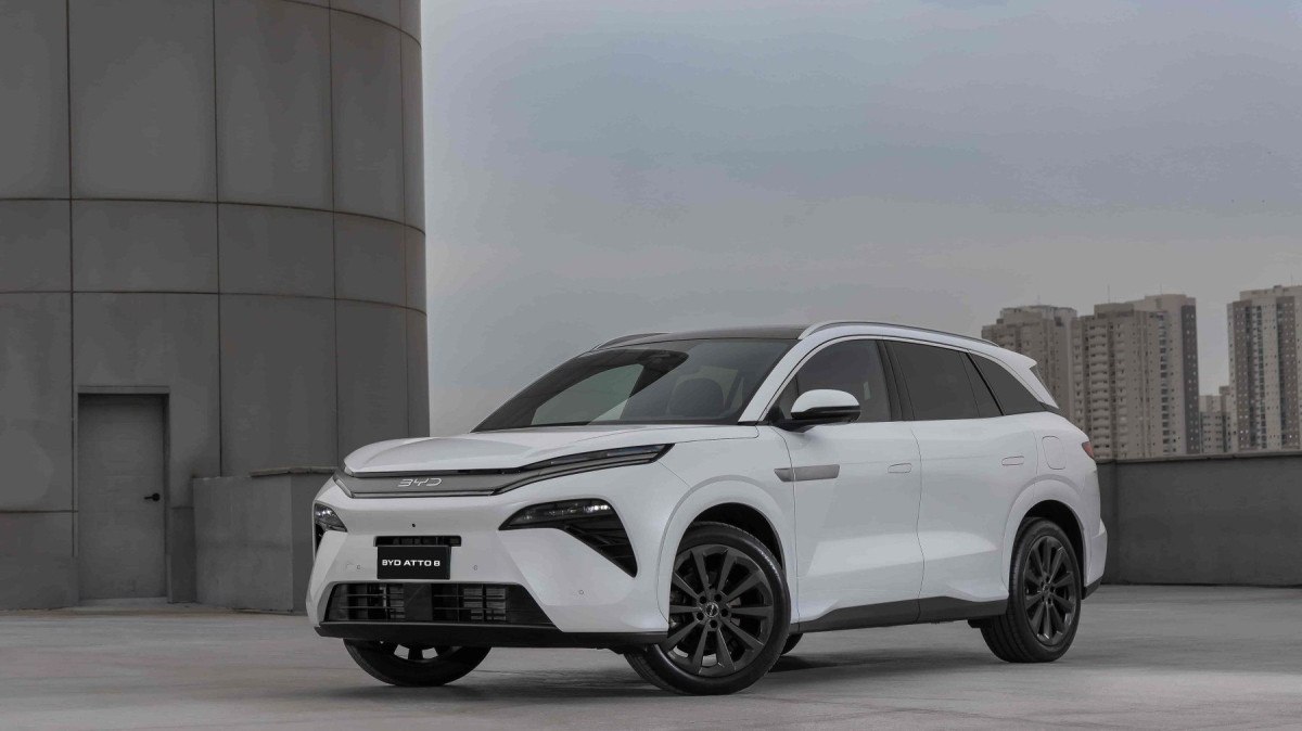 BYD Atto 8 DM-P chega como h&iacute;brido mais caro da marca por R$ 399.990