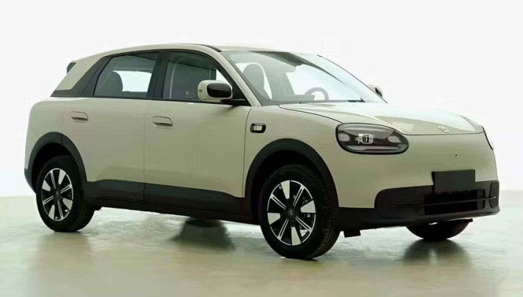 Visto de frente o QQ3 EV tem semelhan&ccedil;as com o Geely EX2