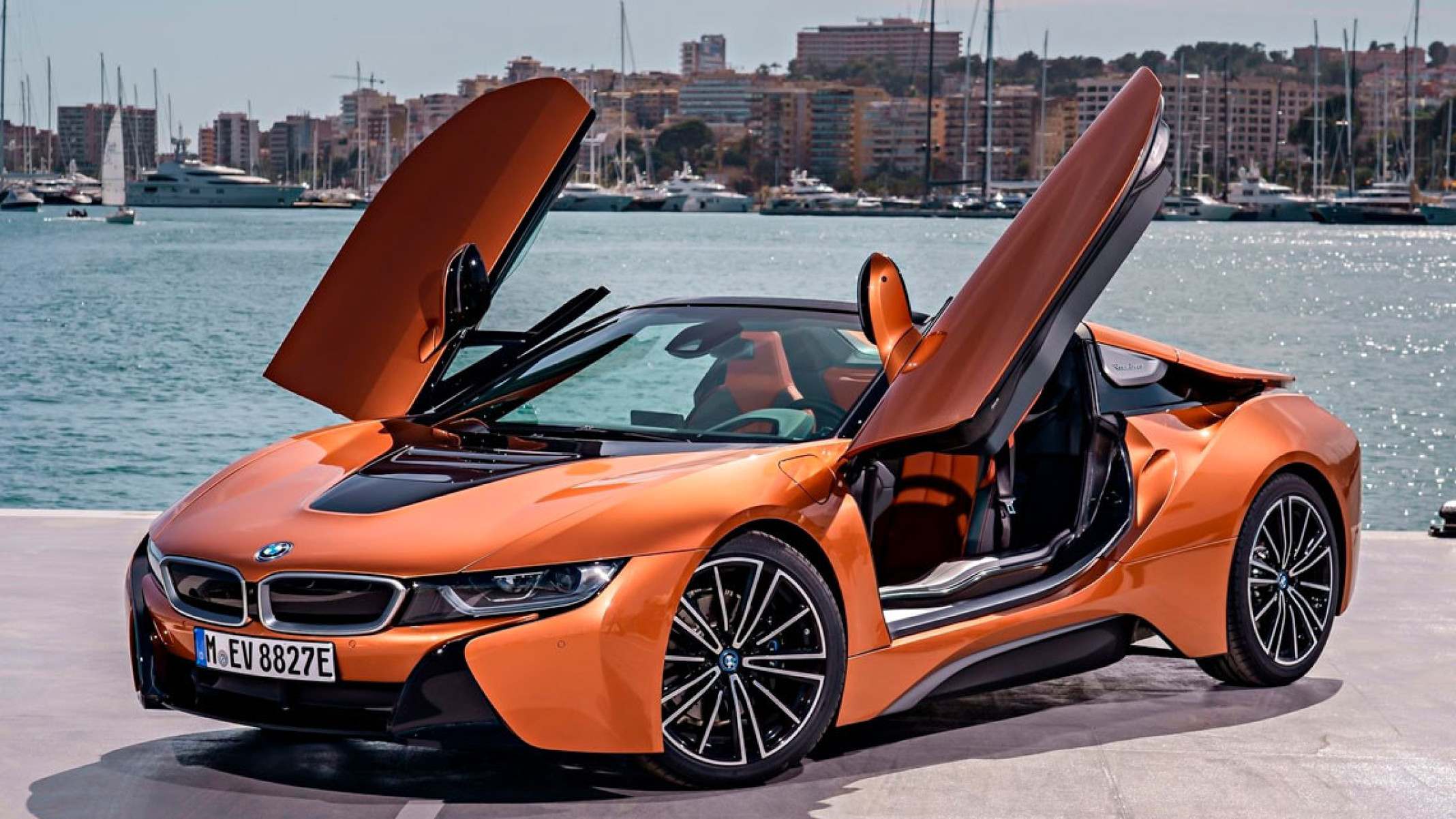 Mecânico descobre que BMW i8 pode tocar música pelo escapamento