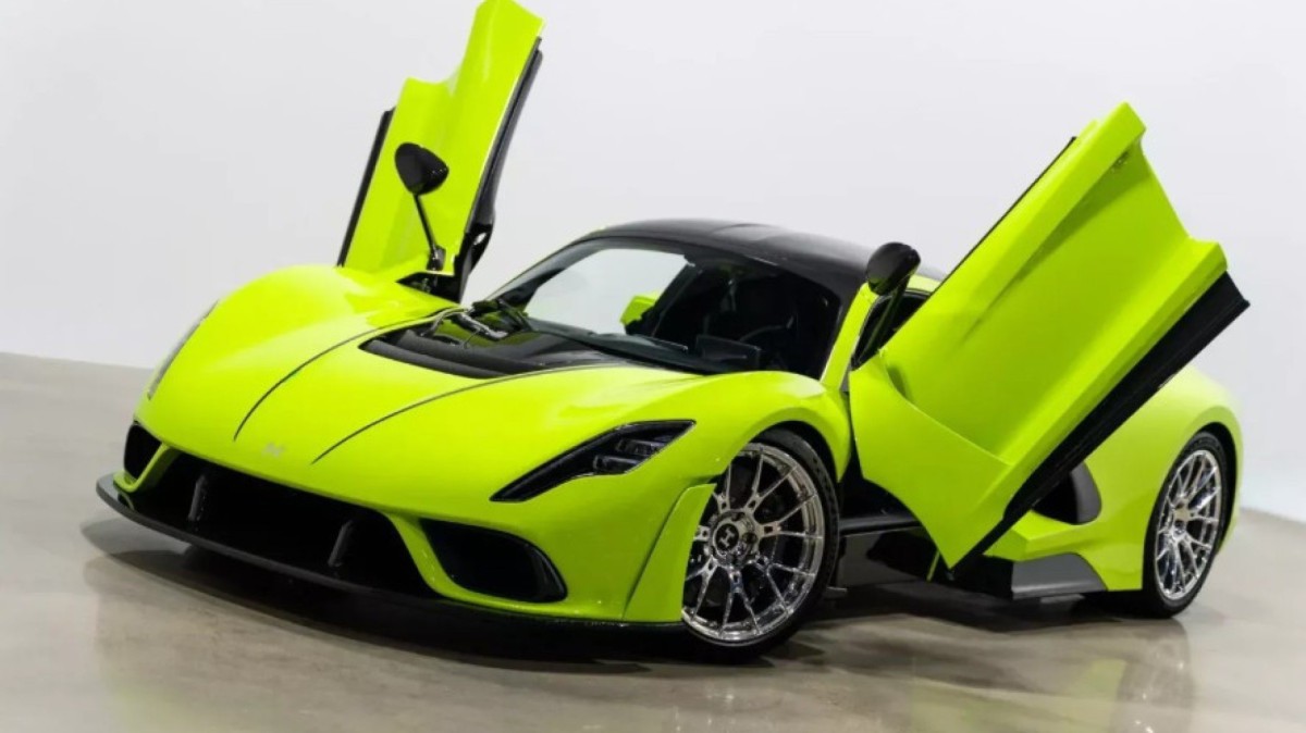 Hennssey Venom F5 Roadster 2023, estÃ¡ recebendo lances de US$ 2 milhÃµes (R$ 10,3 milhÃµes)