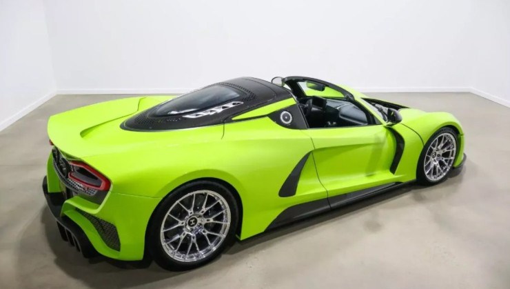 O Venom F5 vem com um motor 6.6 biturbo de 1.817 cv e 165 kgfm de torque, podendo atingir at&eacute; 487 km/h