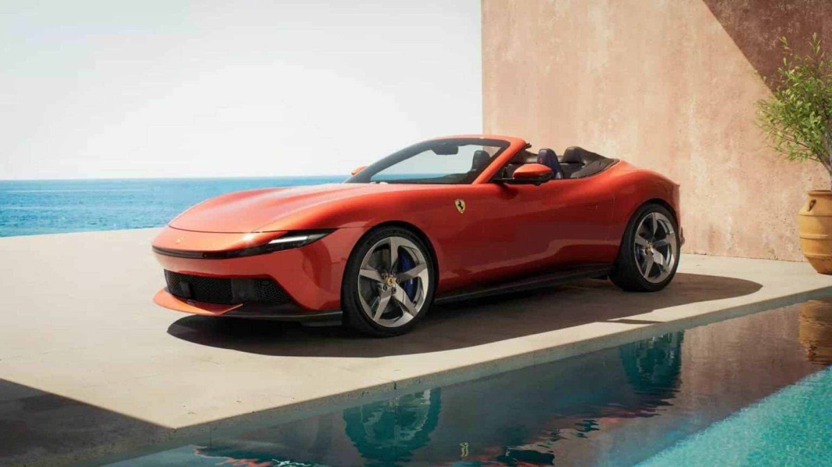 Ferrari Amalfi Spider mant&eacute;m carroceria id&ecirc;ntica ao Amalfi Coup&eacute;