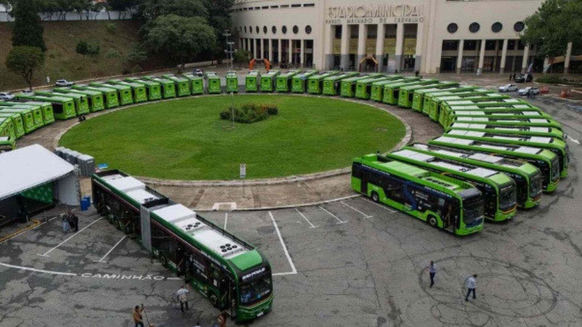 Apresentação de novos ônibus elétricos na cidade de São Paulo