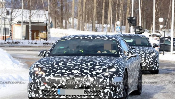 Mercedes-AMG GT elétrico flagrado em testes -  (crédito: Reprodução/Carscoops)