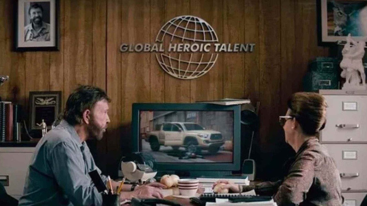 Chuck Norris faz campanha publicitária para a Toyota